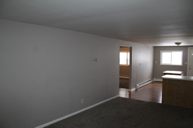 Building Photo - Available Now! 2 Bedroom 1 Bath home in Bu...