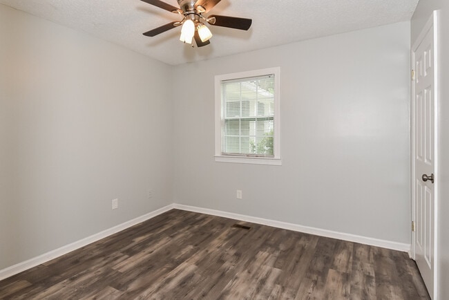 Building Photo - 105 Windmill Orchard Rd