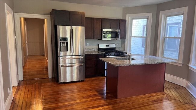 Building Photo - 93 Raymond St