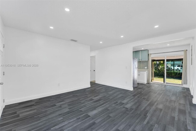 Building Photo - 4917 SW 43rd Terrace