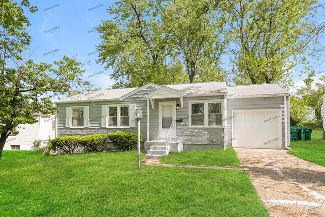 Primary Photo - 1143 Roxton Dr