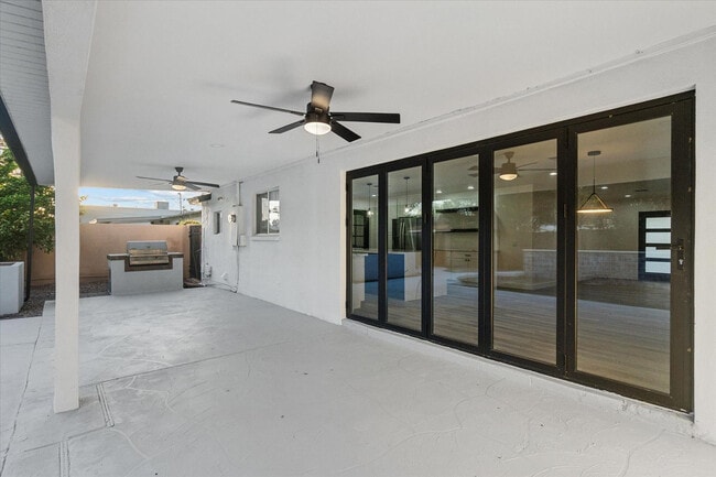 Building Photo - 8525 E Clarendon Ave