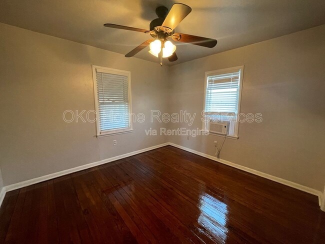 Building Photo - 137 SE 1st St