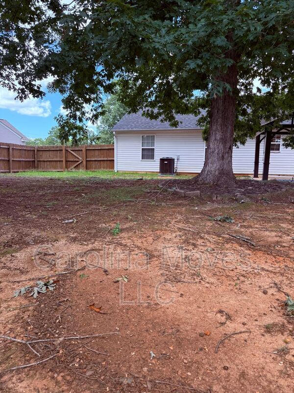 Building Photo - 600 Uneeda Ct