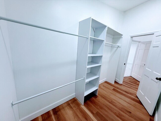 Building Photo - 465 SE Naranja Ave