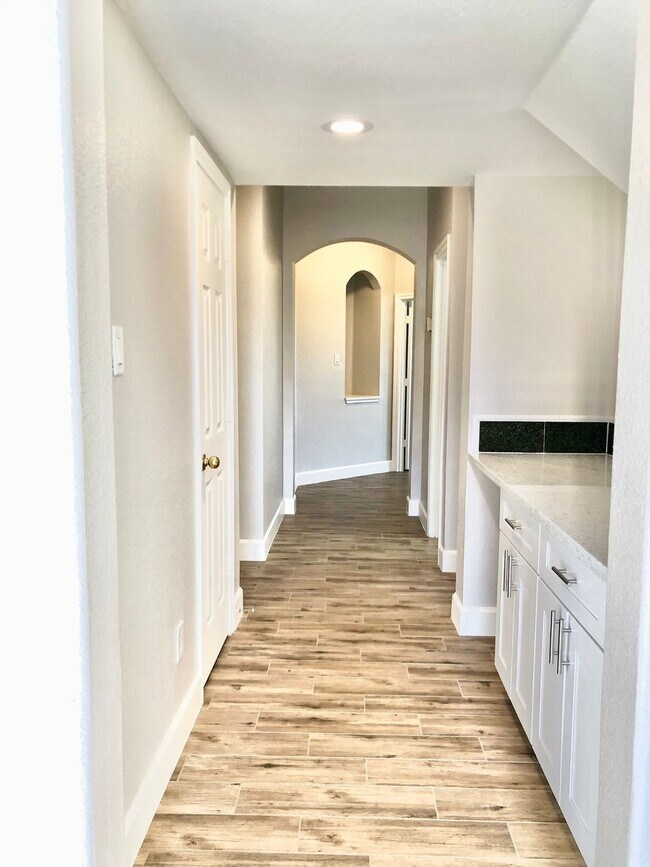 Building Photo - 5711 Silver Bay Ct