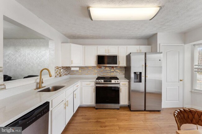 Building Photo - 2503 Lemontree Terrace