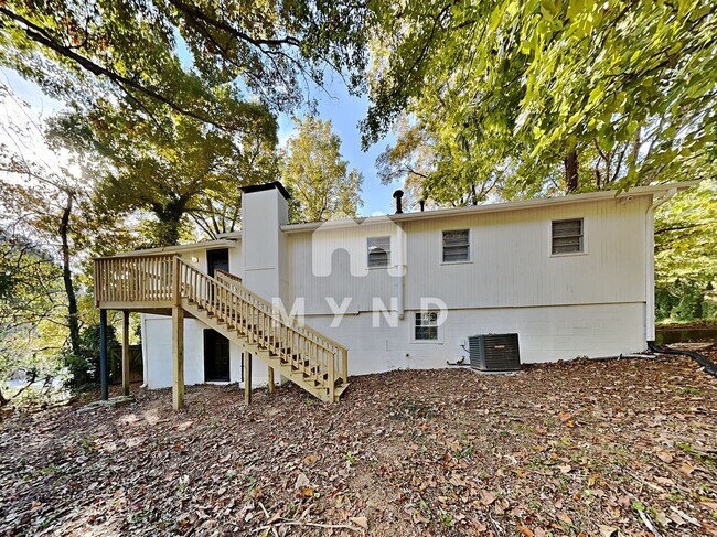 Building Photo - 627 Rountree Rd