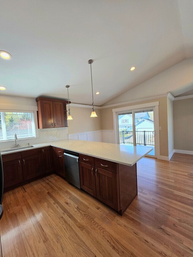 Building Photo - Auburn west hill 4 bedroom and 3 bathroom well maintained home.  Available NOW!