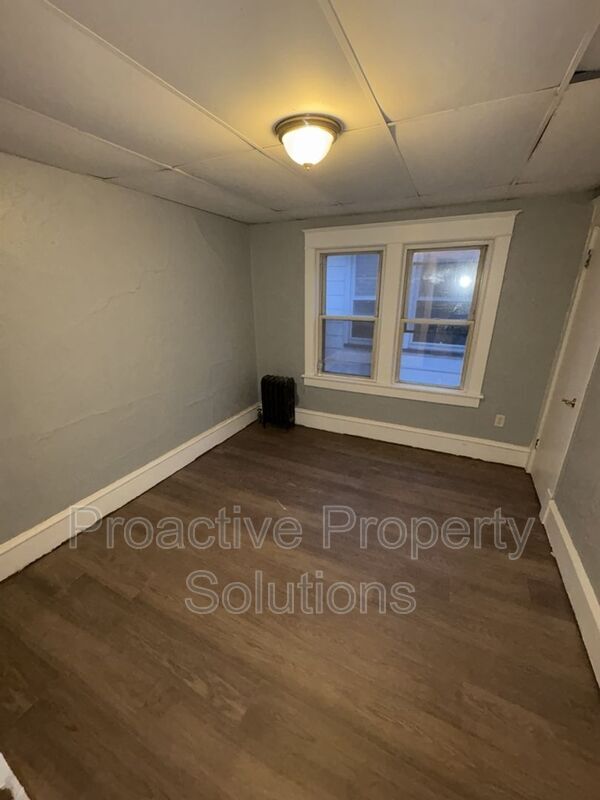 Building Photo - 21 Edison St