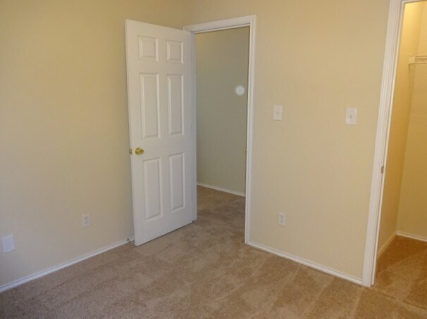 Building Photo - 9406 Hacienda Acres