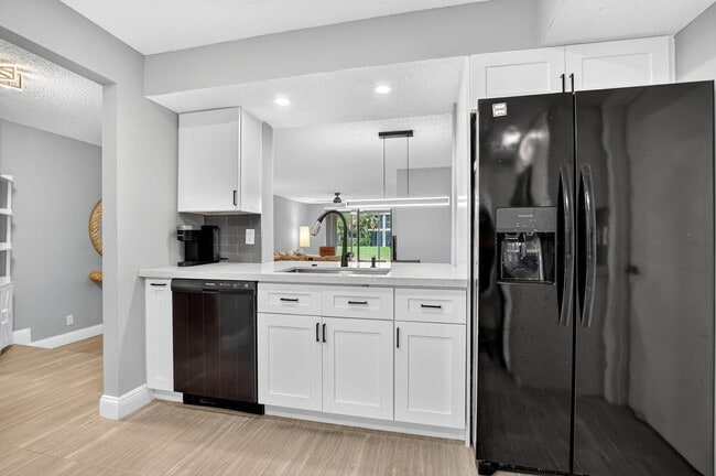 Building Photo - 7773 La Mirada Dr