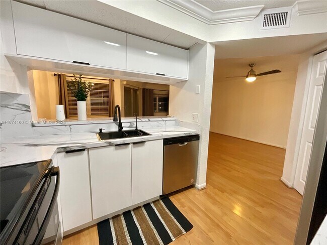 Building Photo - 12500 SW 5th Ct