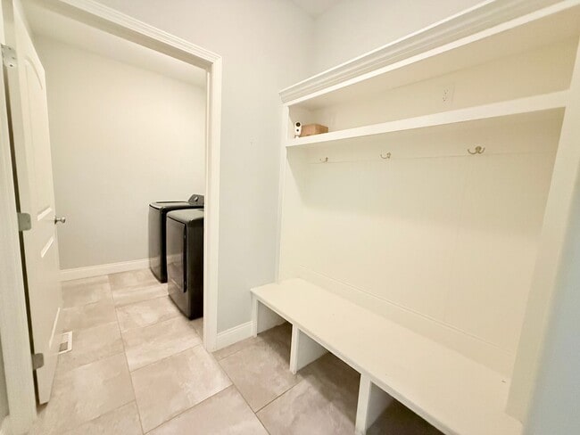 Building Photo - Incredible 4 bedroom house in Fox Creek!