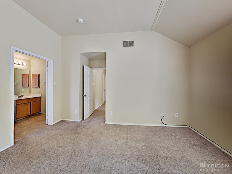 Building Photo - 1701 Pecan View Dr