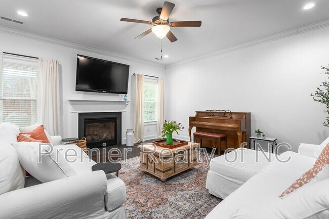 Building Photo - 1103 Magenta Way