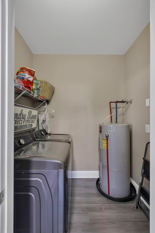 Building Photo - Updated coastal townhome- fully furnished!