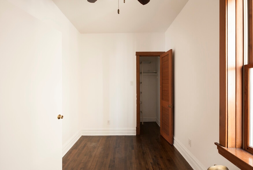 Bedroom 2 with walk-in closet, facing south - 2250 W Addison St
