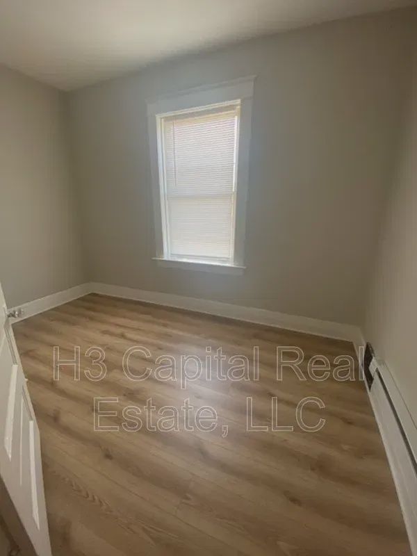 Building Photo - 2022 Cleveland Blvd