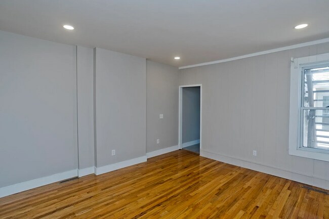 Building Photo - 13 Hampden St
