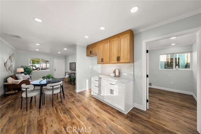 Building Photo - 7785 Vineyard Ave