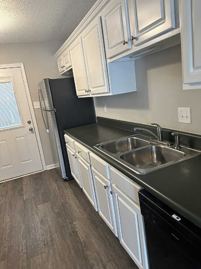 Building Photo - "Charming 3-Bedroom Home in Warner Robins, GA with 2 Full Bathrooms and 1280 Sq Ft"