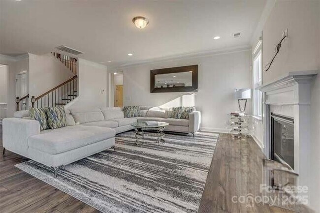 Building Photo - 6299 Artigas Dr