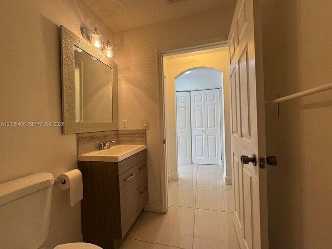 Building Photo - 4941 Tradewinds Ter