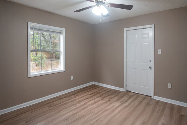 Building Photo - 5211 Isabelle Dr