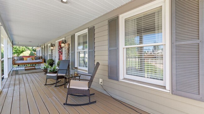Building Photo - Spacious 5 Bed 4.5 Bath Available July 2026