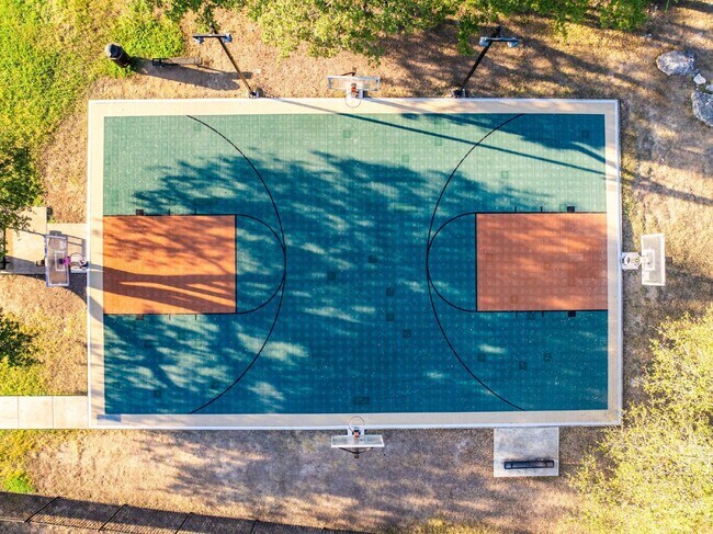 Building Photo - Gated Community - Resort Amenities