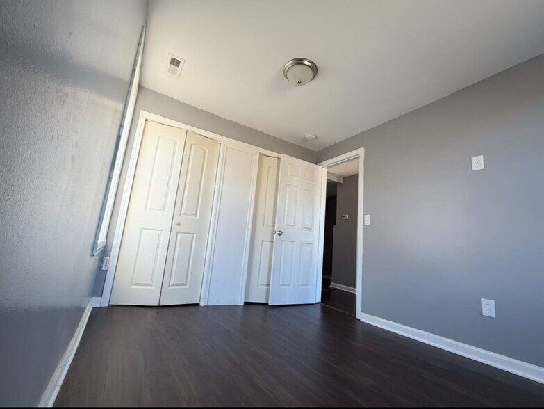 Building Photo - 26 Clarence St