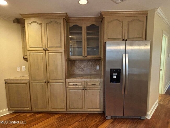 Building Photo - 132 Hillcrest Way