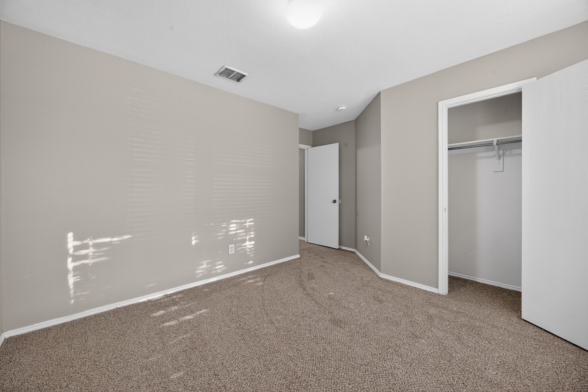 Building Photo - 1432 Oak Hollow Ln