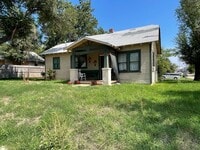 Building Photo - SUPER CUTE 2 BEDROOM 1 BATH - Available Soon!