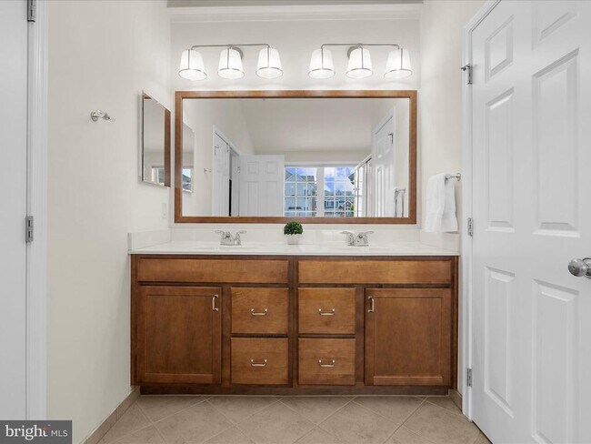 Building Photo - 8512 Pine Springs Dr