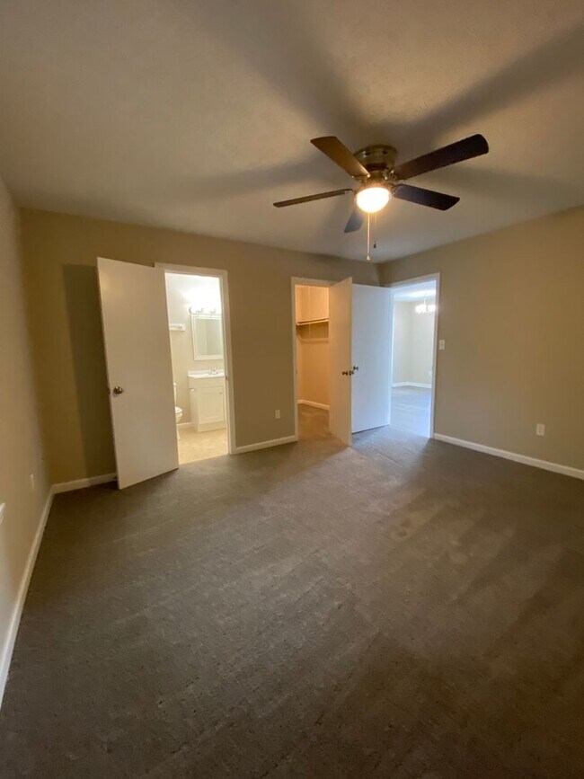 Building Photo - 105 Howell Way