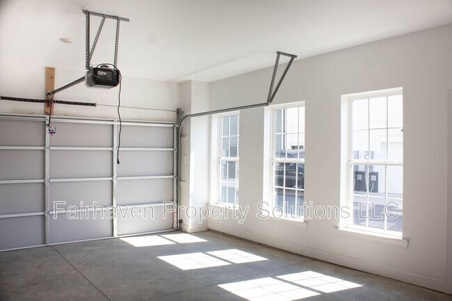 Building Photo - 1978 Mitchell Ave