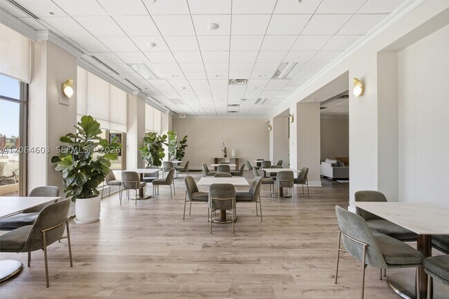 Building Photo - 5600 Collins Ave