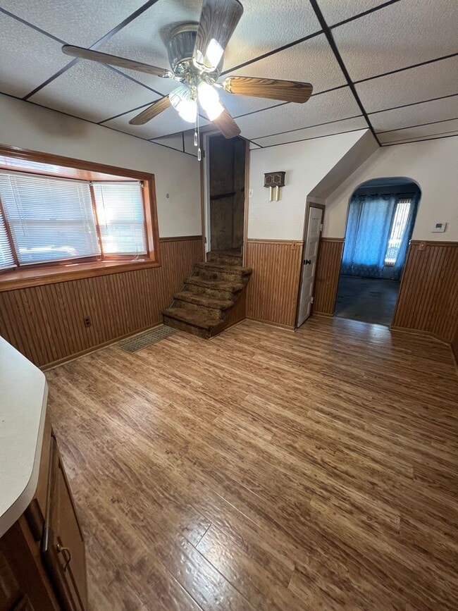 Building Photo - Coming Soon! Northend Spacious 3 bedroom 1...