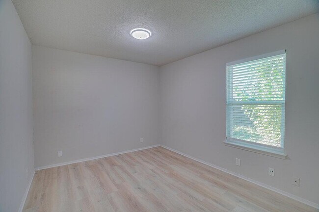 Building Photo - 1206 Westcott Dr