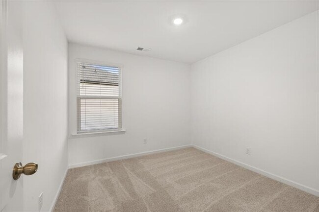 Building Photo - 458 Red Dragon Dr