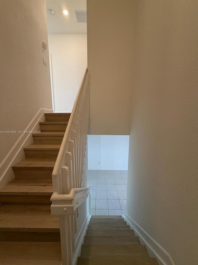 Building Photo - 909 NE 211th St