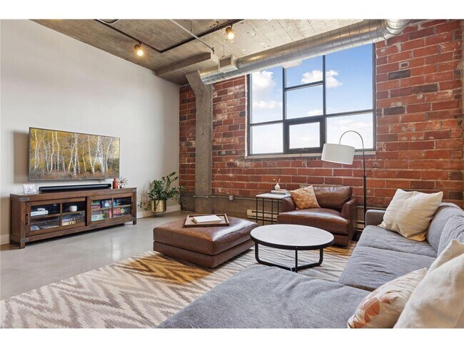 Building Photo - 718 N Washington Ave