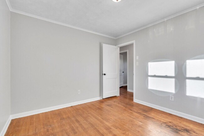 Building Photo - Freshly Updated 2BR / 1BA Single-Level Duplex $1125/mo rent