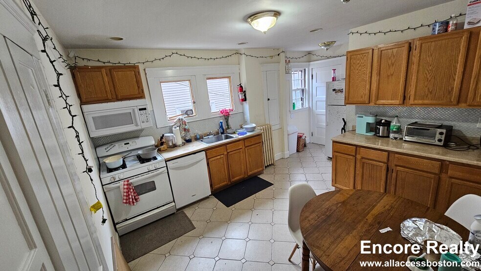 Building Photo - 292 Foster St