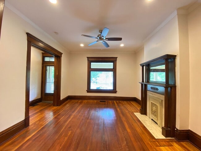 Building Photo - Hunter Ave 1045-1047 GW2