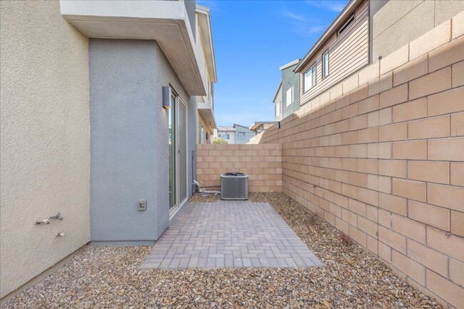 Building Photo - Beautiful and Highly Upgraded Townhome!