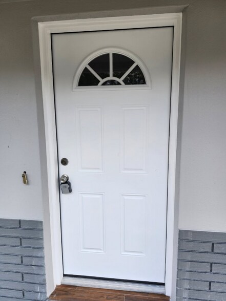 Building Photo - 17 S Columbus St