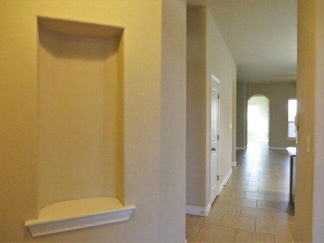 Building Photo - 3 Bedroom 2 Bathroom Siena Round Rock Home